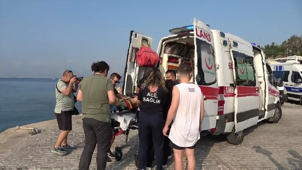 Antalya’da Falezlerden Düşen Kadın Deniz Polisi Tarafından Kurtarıldı