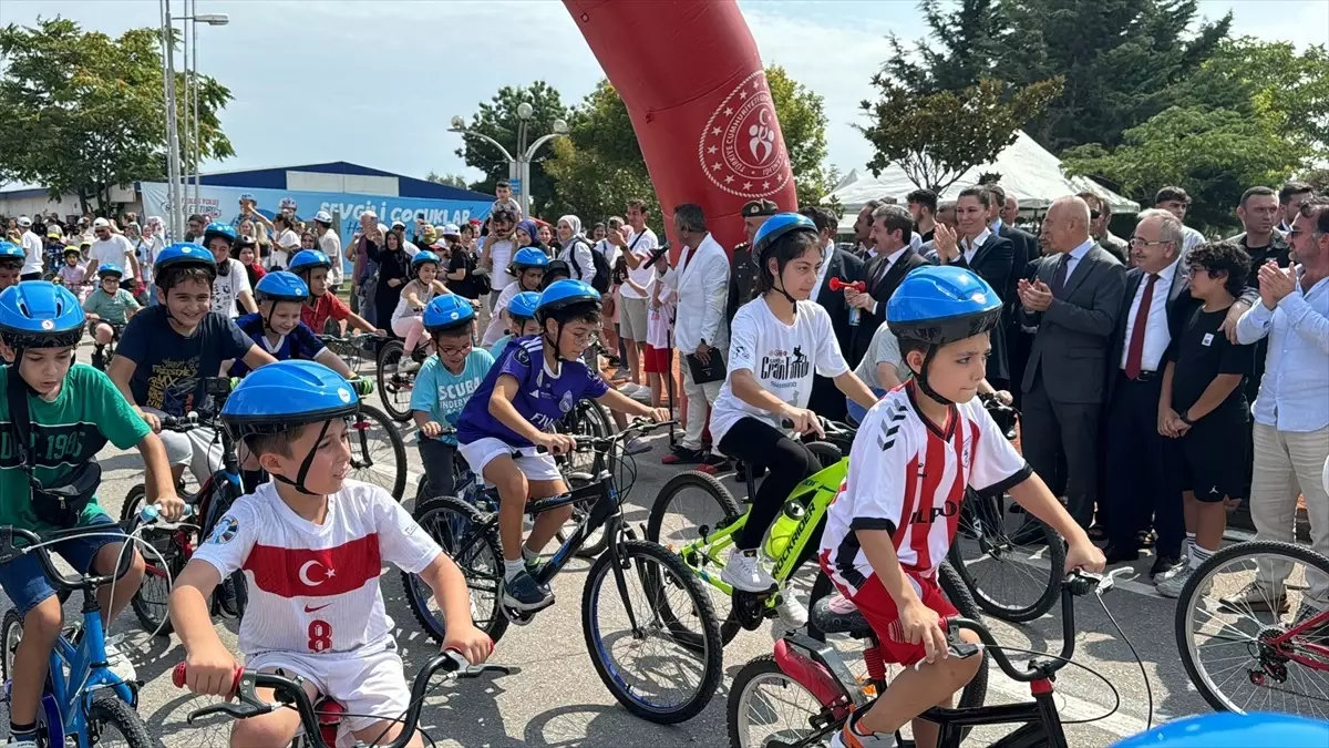 Türkiye Bisiklet Federasyonu ile SAMKON iş birliğinde Kurtuluş Yolu Bisiklet Turu başladı