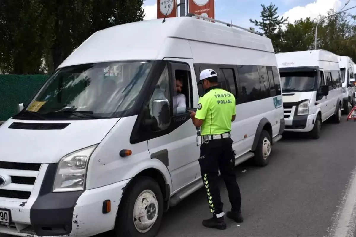 Kars’ta Öğrenci Servislerine Güvenlik Denetimi