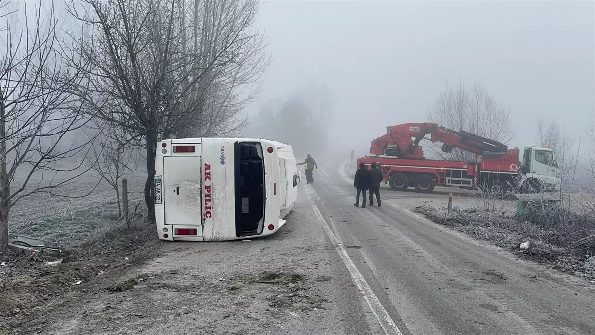 Bolu’da Midibüs Devrildi, 9 Yaralı